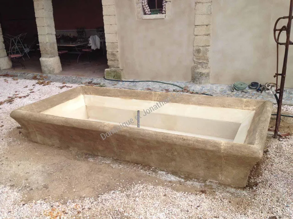Fontaine murale sur-mesure en pierre de Fontvieille