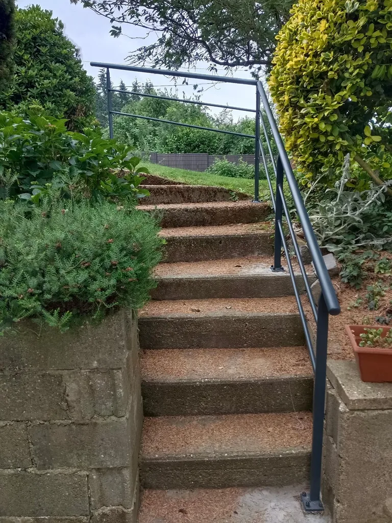 Installation de Mains Courantes et Gardes-Corps pour Escalier Extérieur et Aménagement de Pavillon à Honfleur dans le Calvados à proximité de Pont-l'Évêque et Beuzeville