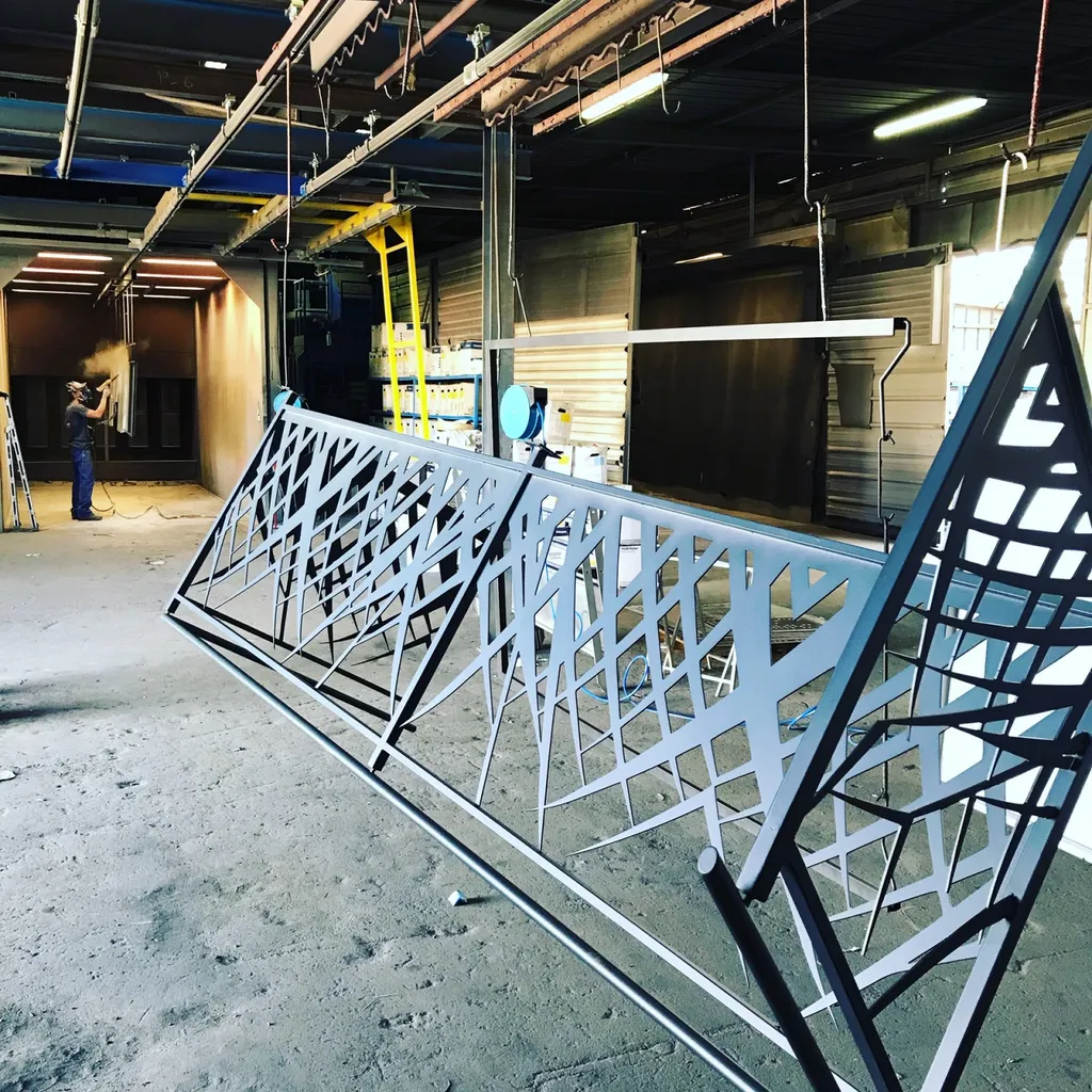 Réalisation d’un garde corps contemporain personnalisé et original en acier à Nîmes dans le 30