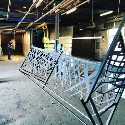 Réalisation d’un garde corps contemporain personnalisé et original en acier à Nîmes dans le 30