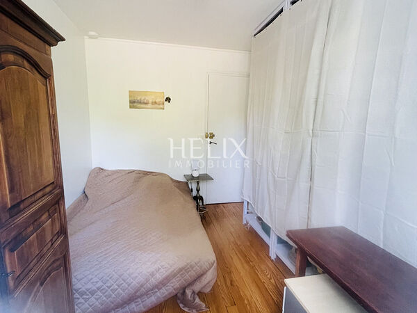 Dans un environnement paisible, au coeur de la nature, proche de toutes les commodités, 