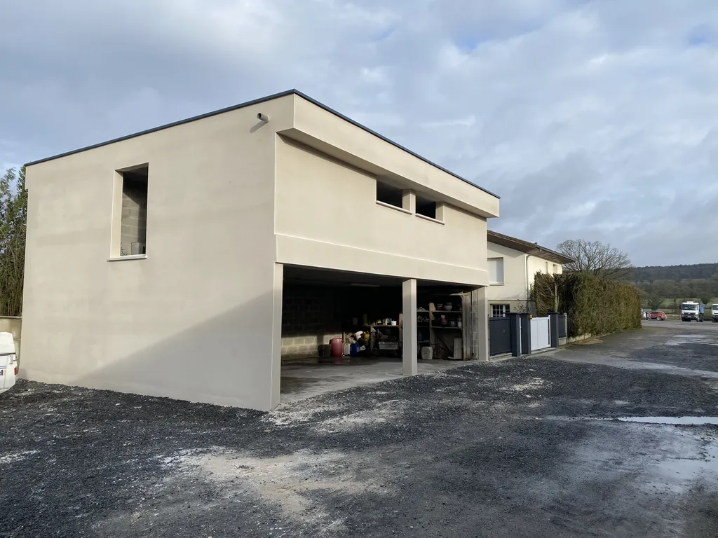 rénovation d’un garage en aspect grattée teinte PRB BLANC NOIRMOUTIER à saint Charles de percy 14350