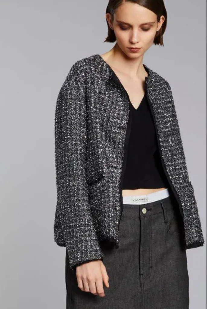 La nouvelle collection Printemps-été 2023 Lis Lareida, des pièces lifestyle, intemporelles, un look pointu.
