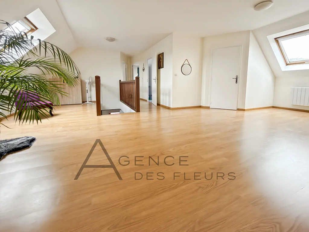 Maison familiale de 223 m² édifiée sur 649 m² de terrain sur la commune de ELBEUF 76500