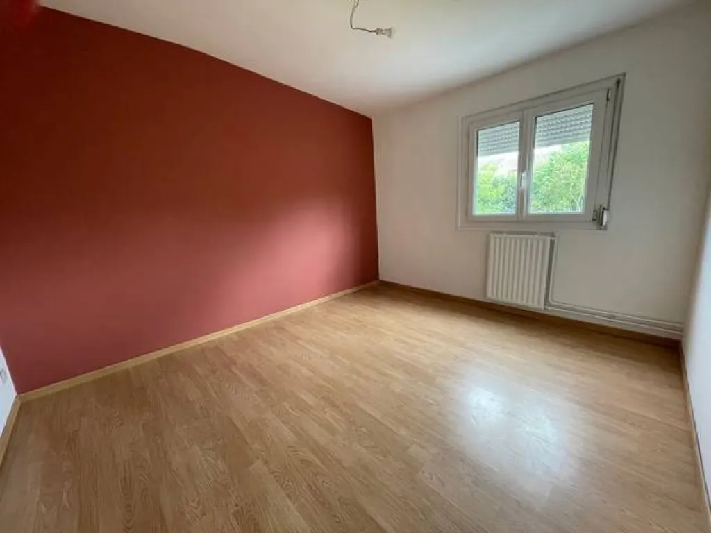 avec jardin d'environ 400 m²