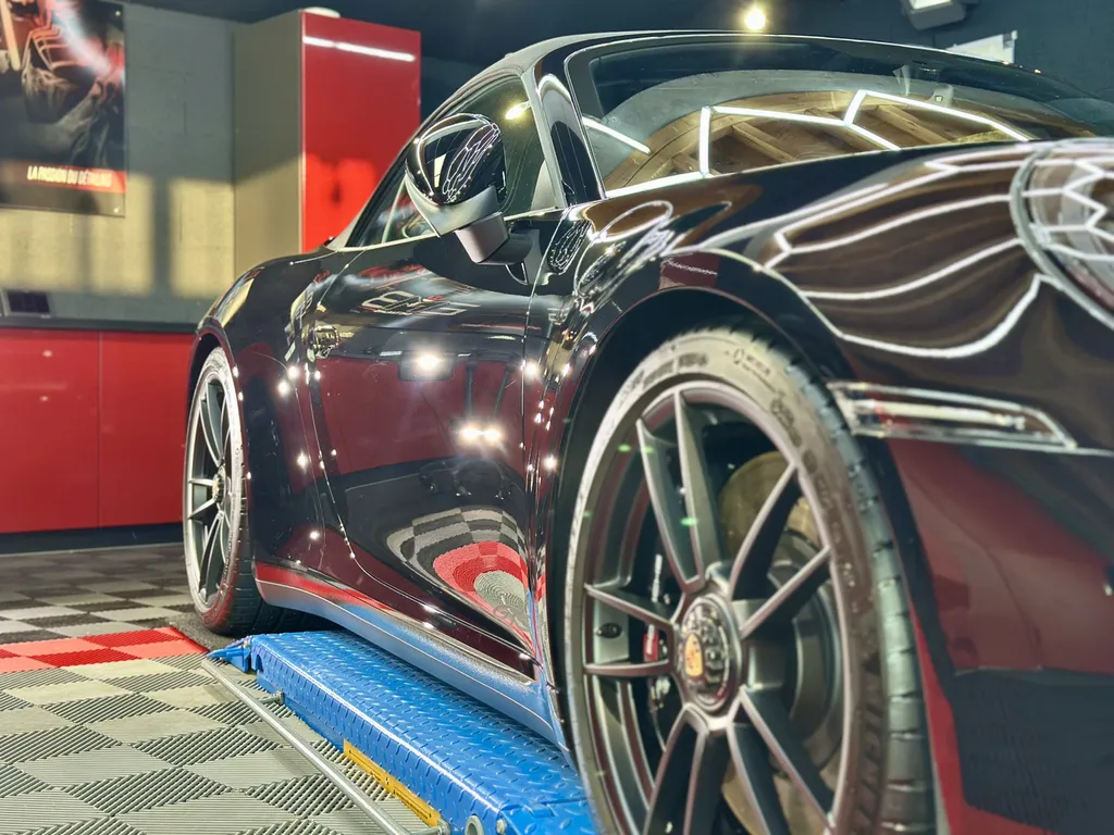 protection carrosserie polissage traitement céramique DETAILING Vaugneray socialiste Porsche 992 GTS Cabriolet