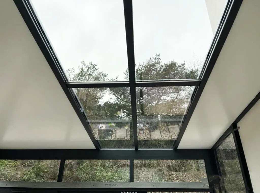 véranda en aluminium Technal de couleur noire près d' Aix en Provence