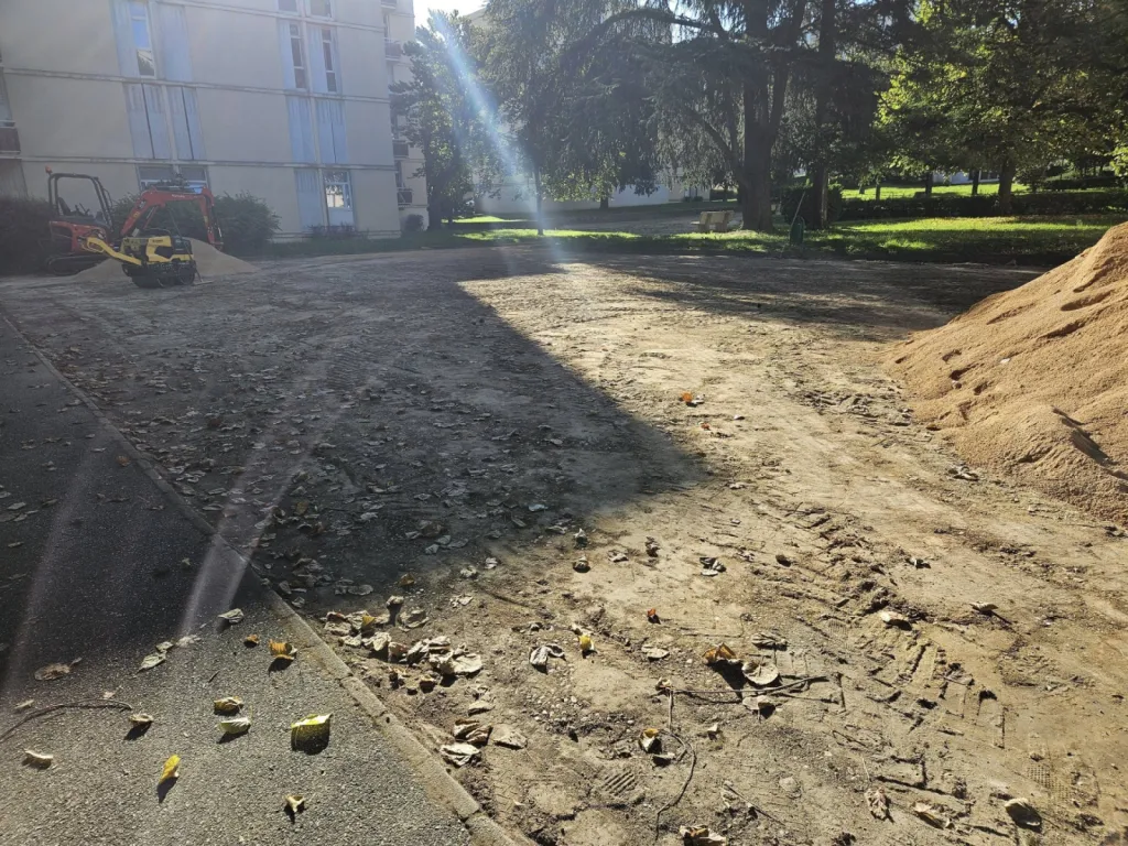 Entreprise de terrassement près de Lyon : Reprise d'une aire de jeux en sable à Saint-Didier-au-Mont-d'Or