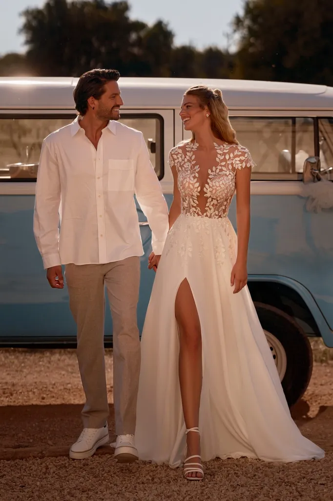 Robe de mariée bohème trapèze avec fente sur la jambe à Marseille