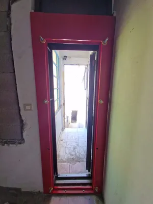 Remplacement d’une porte anti-squat métallique avec verrouillage 3 points A2P pour sécuriser un accès à Marseille 13003, 3e arrondissement