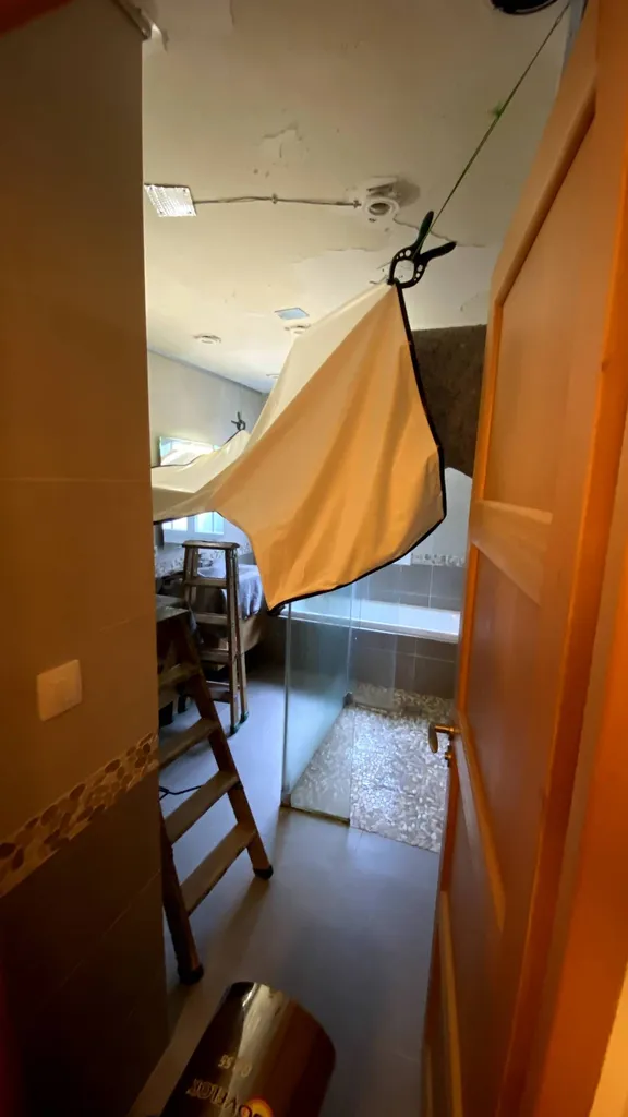 Comment réparer un plafond écaillé ? Grâce au plafond tendu BARRISOL - by Plafonds Tendus Occitans Rieumes