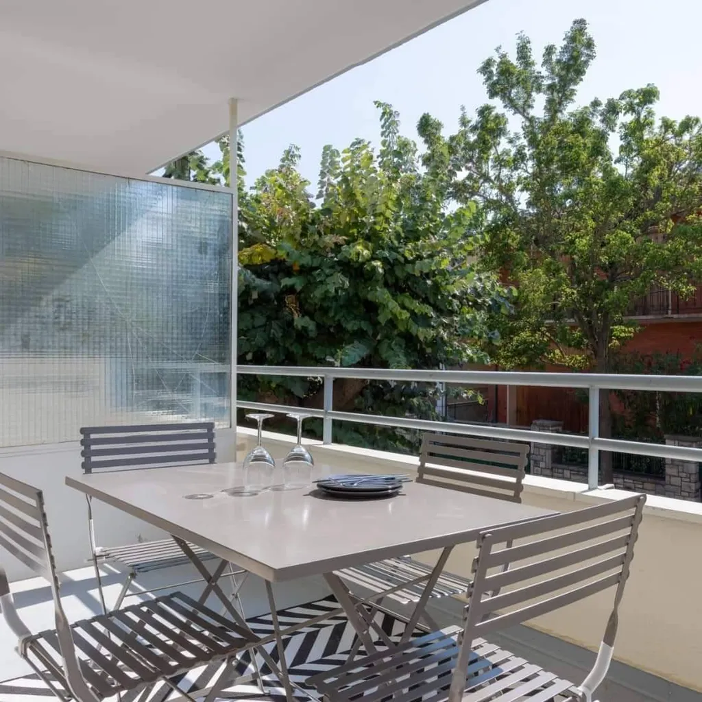 Joli studio meublé avec Balcon proche des Arènes  