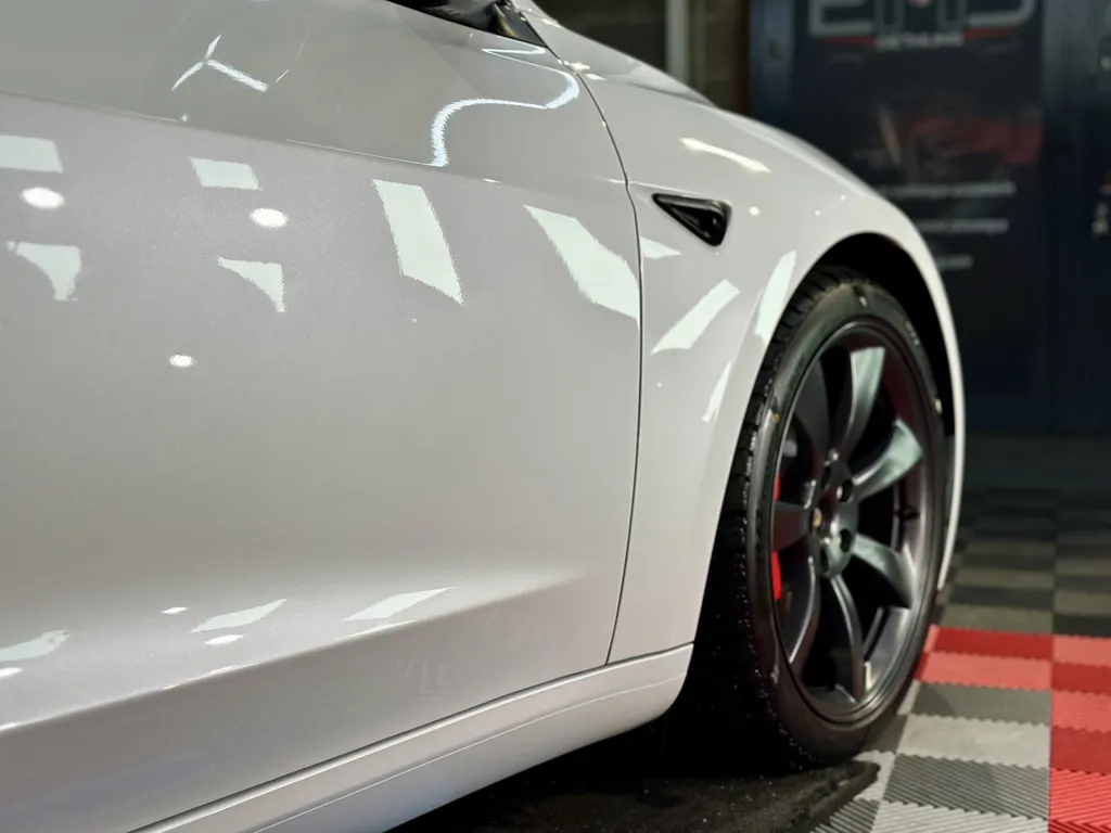 spécialiste du DETAILING sur Lyon Traitement céramique Tesla model 3 