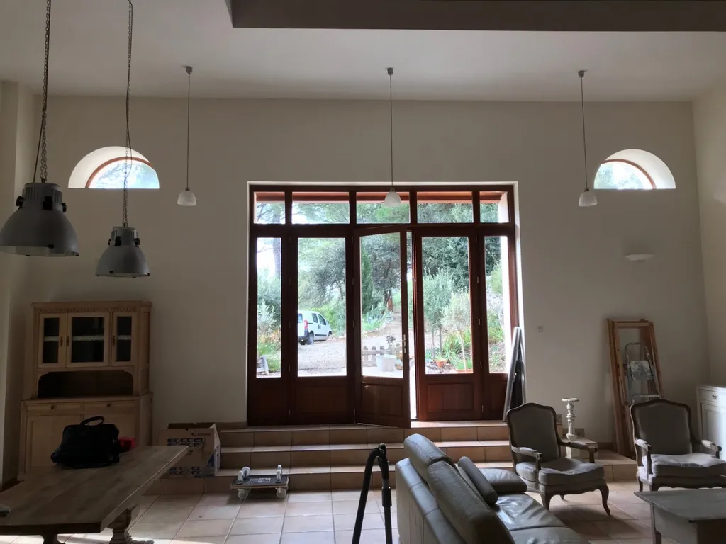 Mur intérieur de Salon  à Cazedarnes entre Saint-Chinian et Béziers 