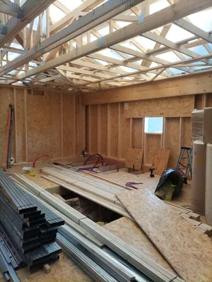 construction d'un plancher ossature bois en lamelles collé plus mise place d'une isolation 