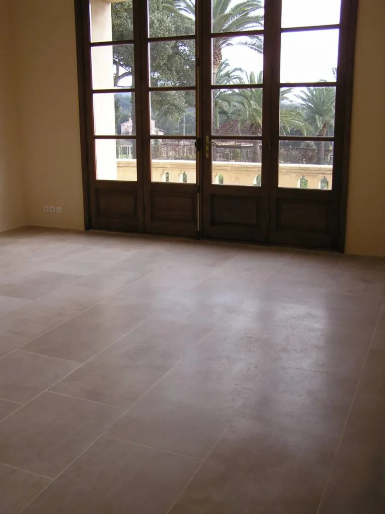 Pierre de France adouci pour sol intérieur Château à Saint-Tropez