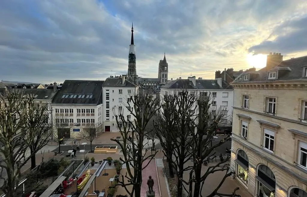Bel appartement en location de 32.53m², situé place des carmes à Rouen, 636€ charges comprises