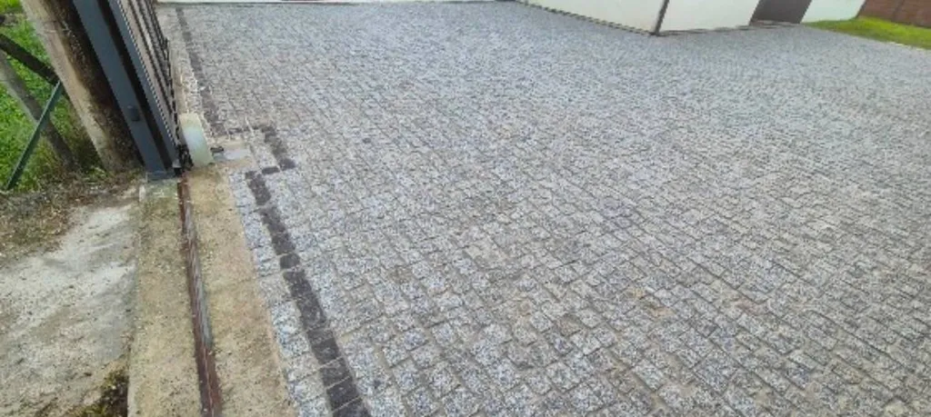 Allée en pavé en granit par 100% Pierres à Ambarès et Lagrave