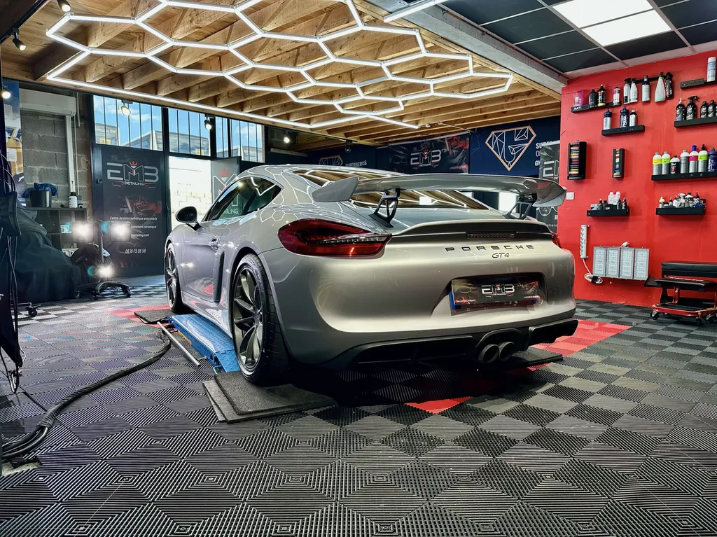 Protection carrosserie sur Limonest spécialiste porsche GT4