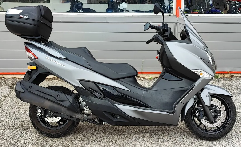 SUZUKI BURGMAN 400 du 05/2018 avec 33300 km.