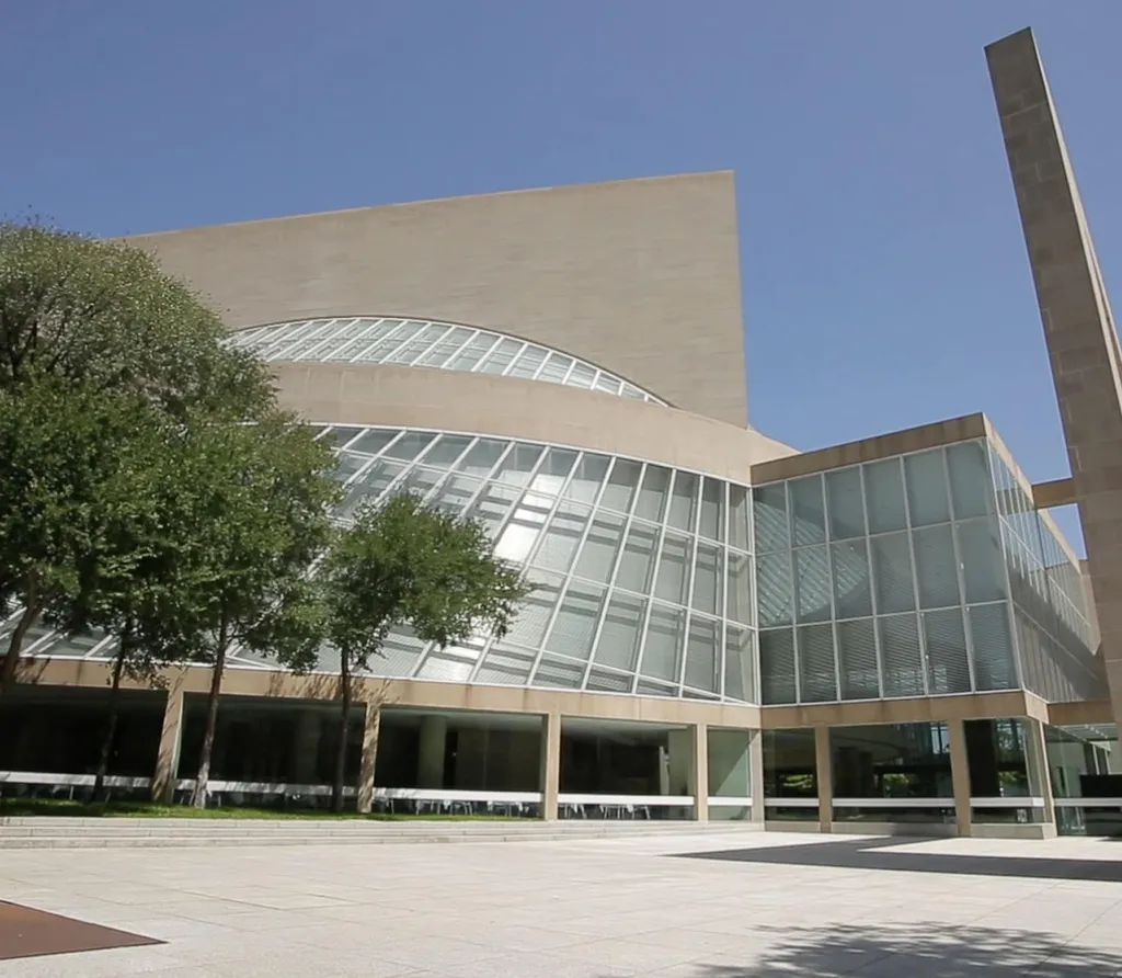 Travertin Classico beige italien : pierre calcaire naturelle à l’aspect authentique pour sols intérieurs