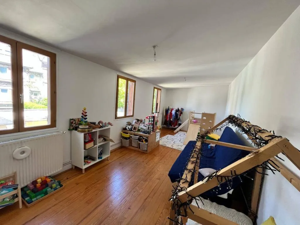 Dispose d'une cheminée fonctionnelle