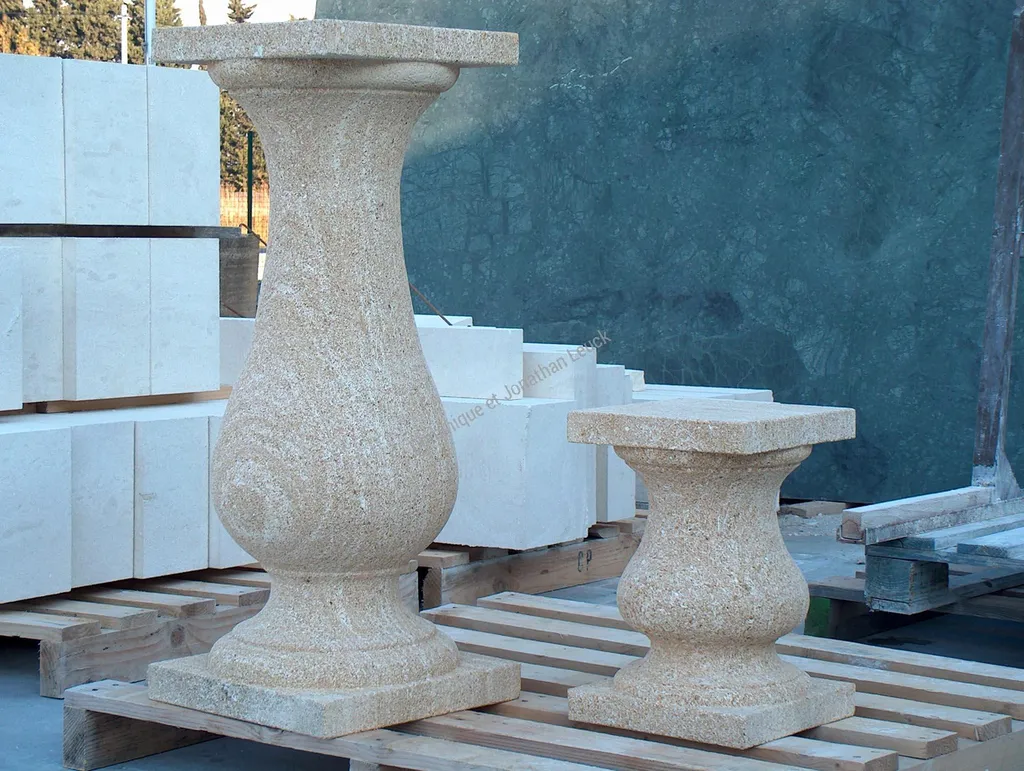 Balustre en pierre de Mauzens ou Estaillades