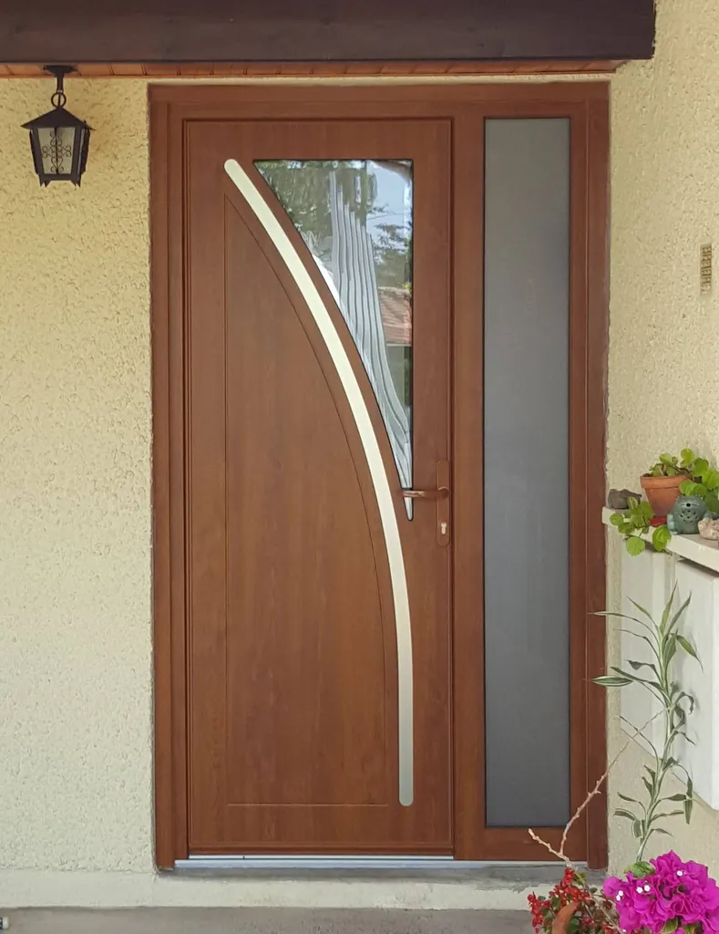 Installation porte d'entrée PVC sur mesure Pessac, proche Cestas