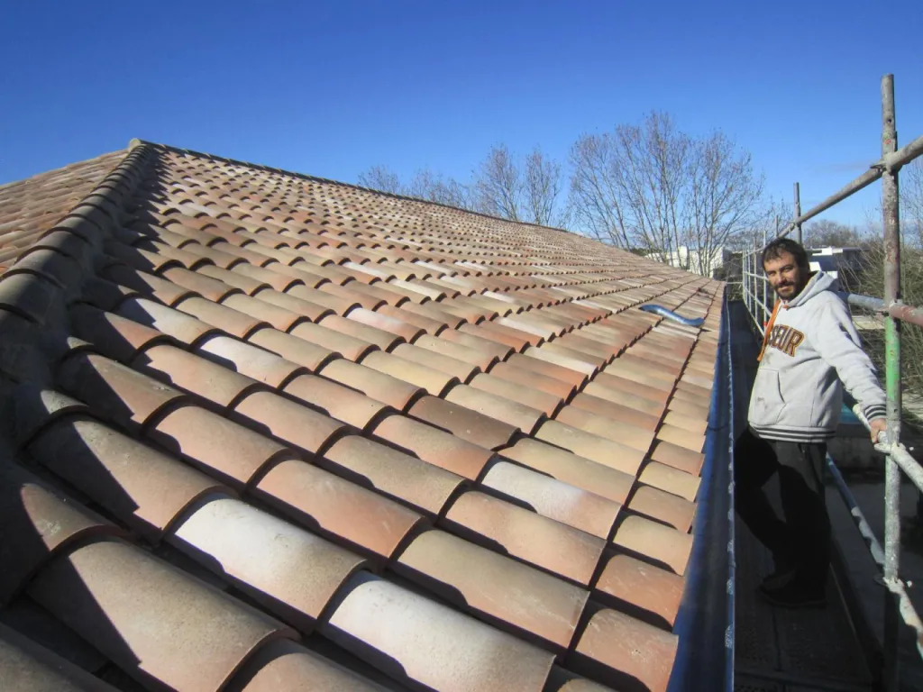 Trouver un professionnel pour verifier de l'état général de sa toiture sur Avignon Trouver un professionnel pour verifier de l'état général de sa toiture sur Avignon