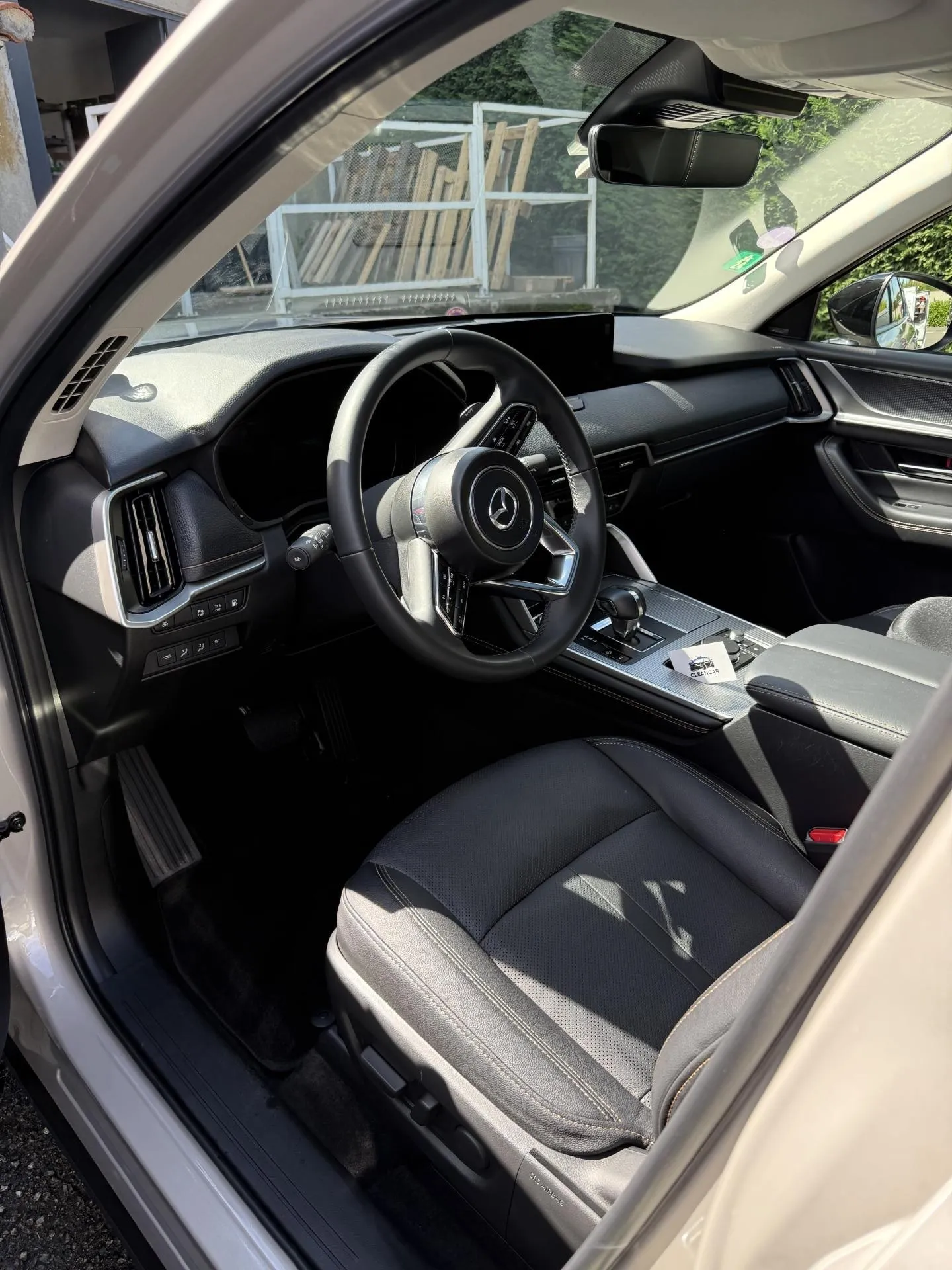 Un nettoyage intérieur/extérieur soigné pour cette Mazda à Saint-Just-Saint-Rambert