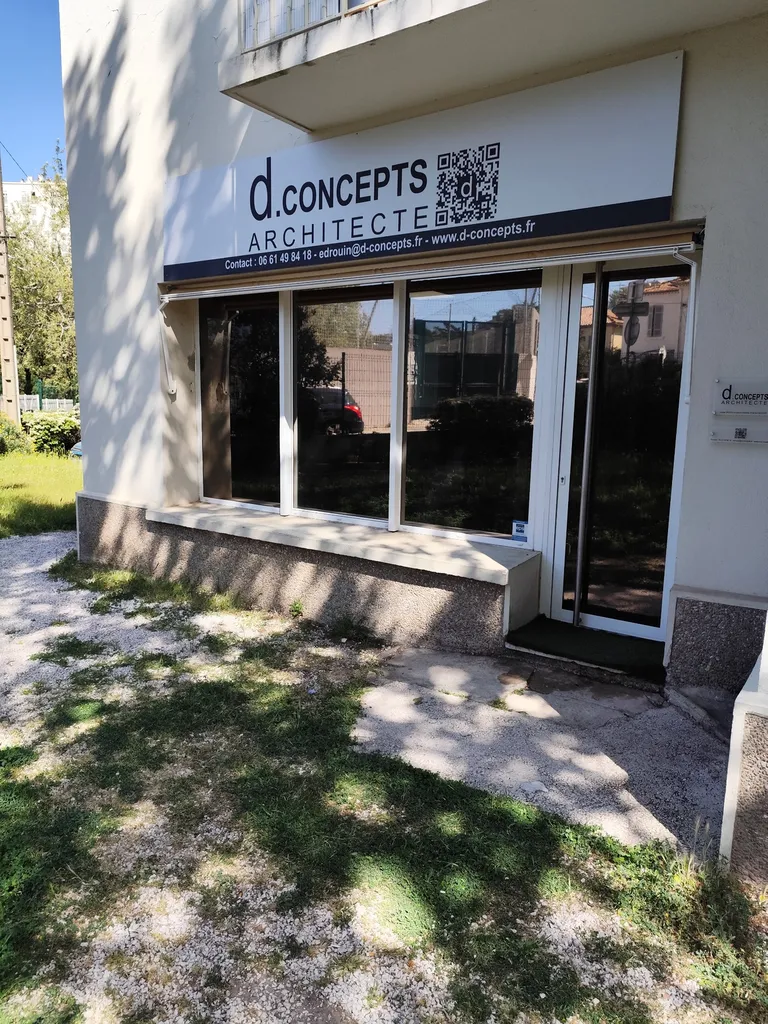 SOLUTION ANTI CHALEUR ET BAISSE DE LA LUMINOSITÉ POUR VITRAGE DE CABINET D'ARCHITECTURE PAR LES FILTRES SOLAIRE NATURAL 80 XC POUR EN EXTÉRIEUR 