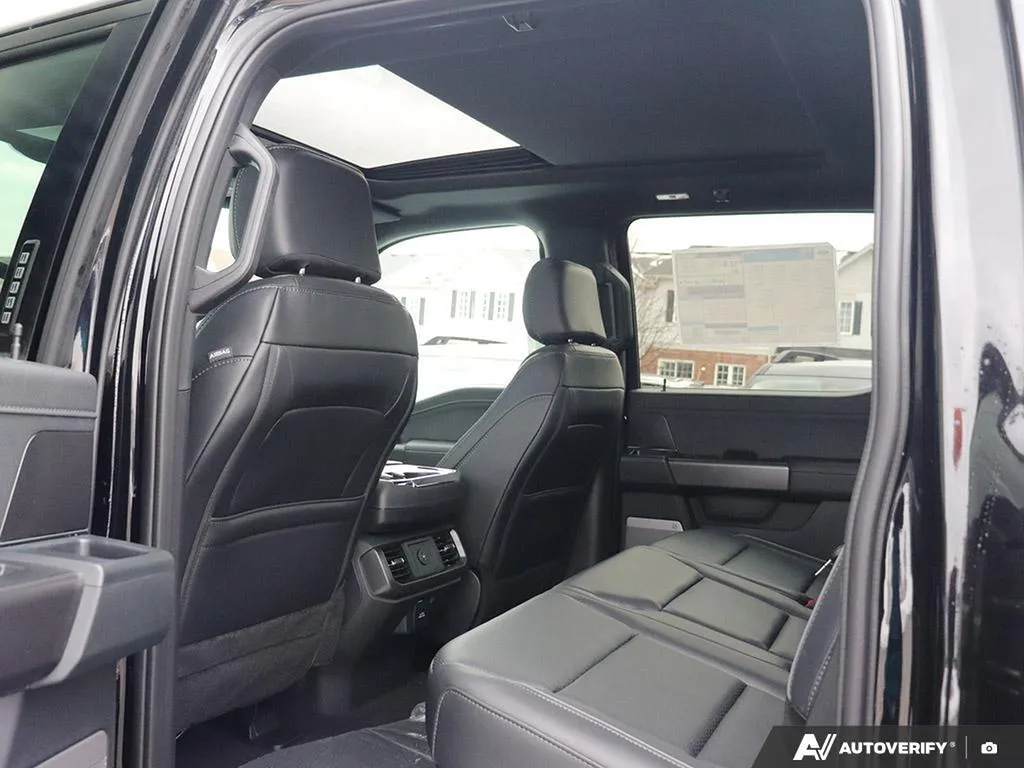 Ford F150 Lariat 2026 V8 5.0L neuf 500 km full options cuir toit panoramique import Canada livraison France Bordeaux