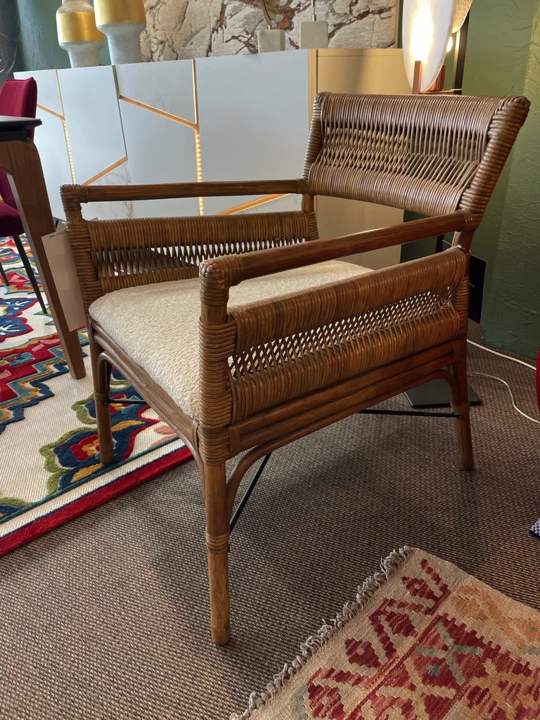 fauteuil en rotin fait main à Hyères près de Carqueiranne