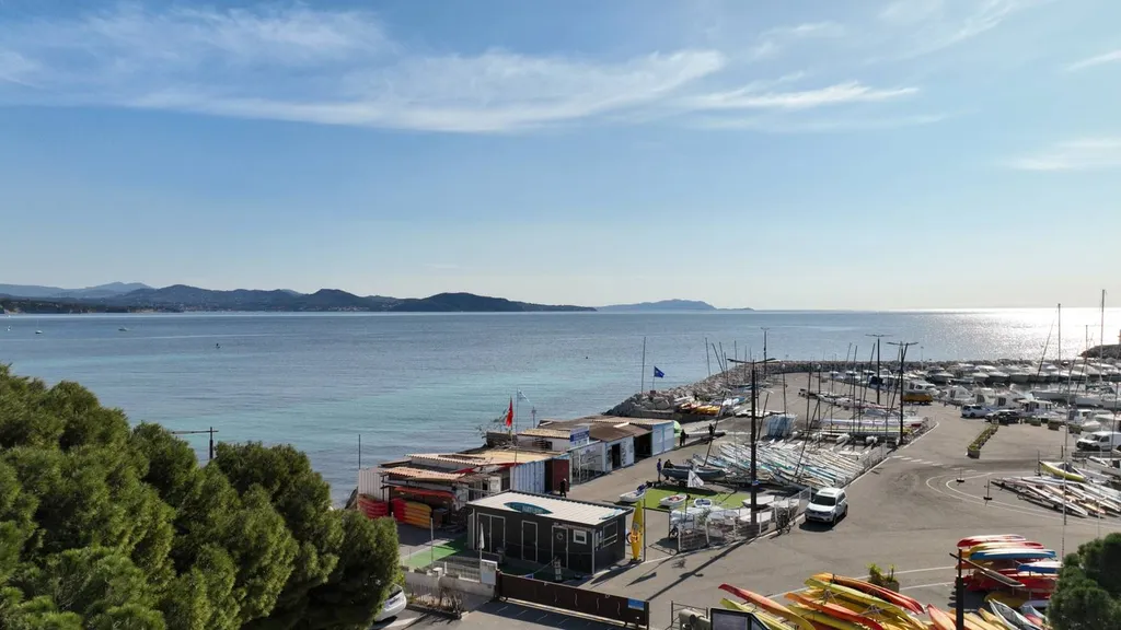 Vente appartement T4 La Ciotat  en 3ème étage avec ascenseur et terrasse - B32