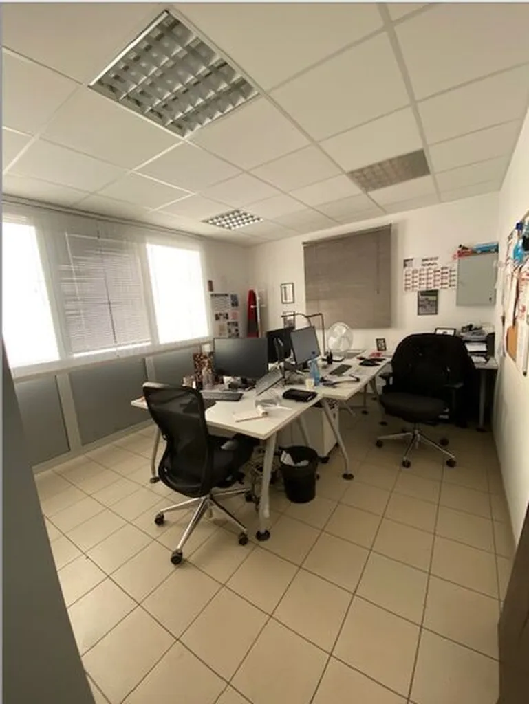 GONFREVILLE L'ORCHER - A LOUER Bureaux de 250 m² sur un site mixte de bureaux et d'activités