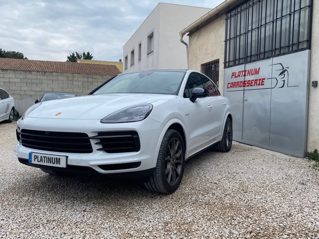 Personnalisation de la carrosserie sur Porsche Cayenne coupé eHybrid à Marseille 13011