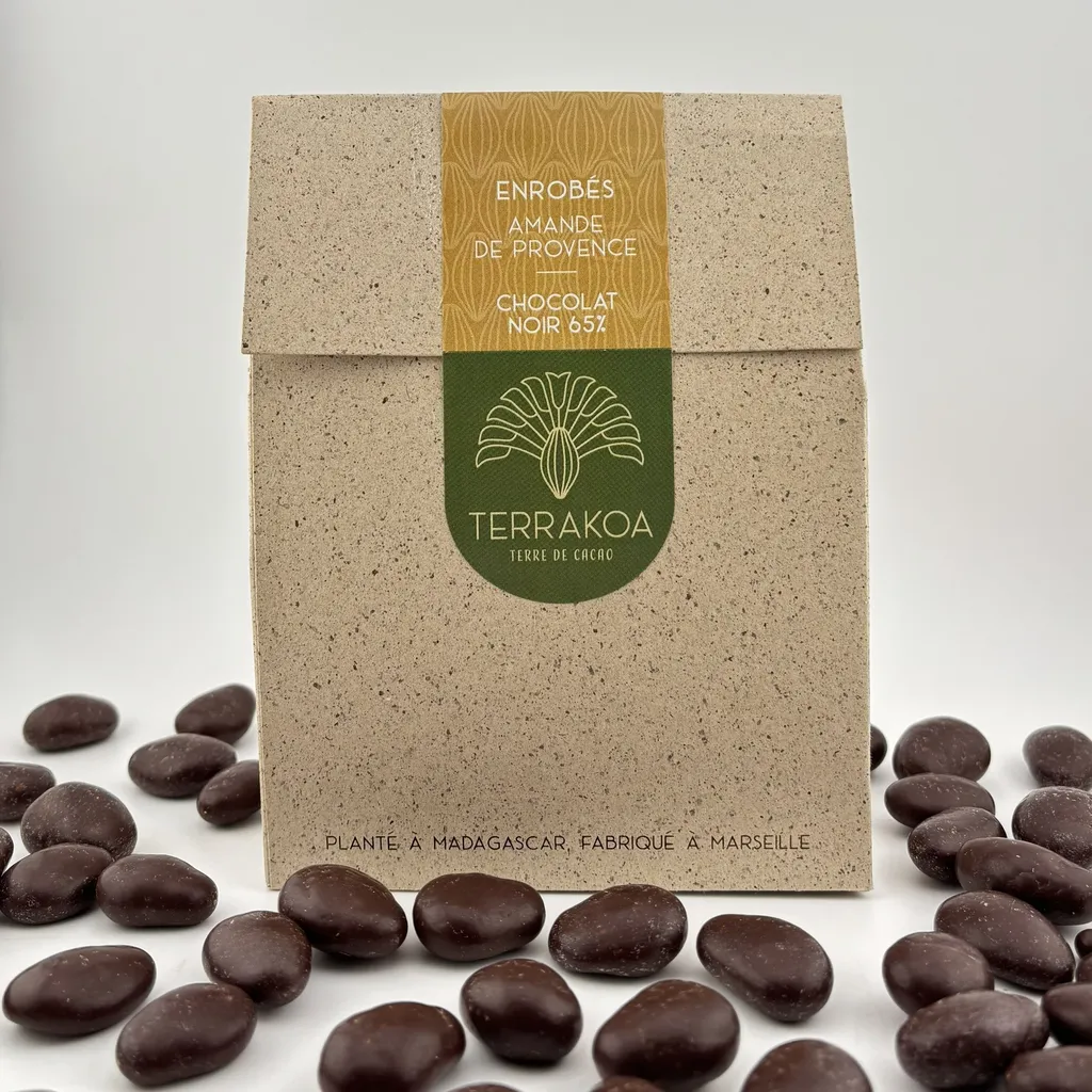 Amandes enrobées chocolat noir Terrakoa fruits secs enrobés chocolat bean-to-bar fabriqué à Marseille cacao Madagascar