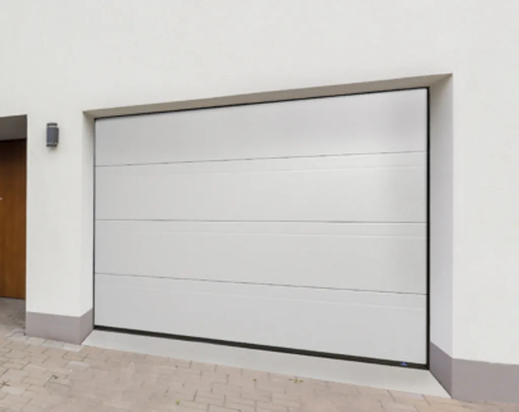 Installer une porte de garage sectionnelle à Toulouse – Les Fermetures Occitanes, sérieux et qualité en Occitanie