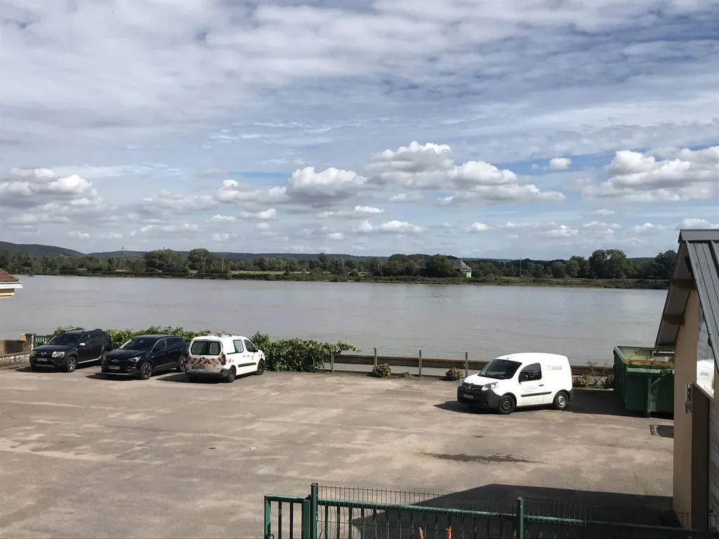 Maison de ville à louer à Villequier 76490 - Axe Caudebec en Caux / Notre Dame de Gravenchon - Rénovée avec cuisine aménagée et équipée, 2 chambres - Vue Seine !