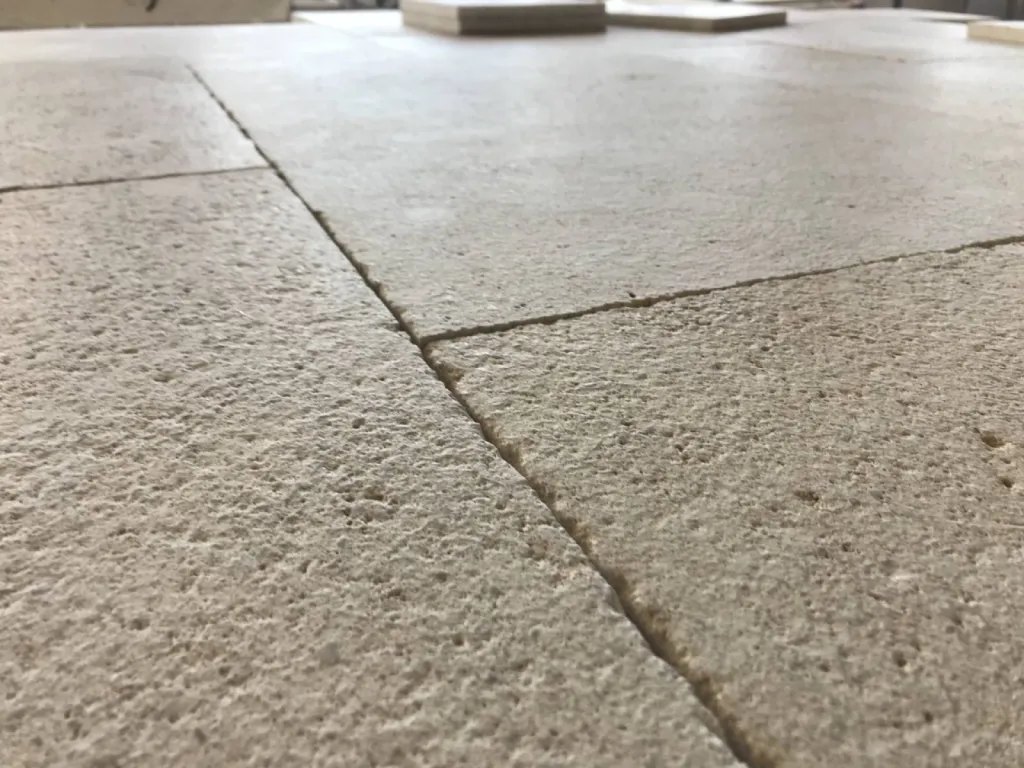 Dalle de ancienne, pierre naturelle dallage. Dalle pierre ancienne, pierre naturelle au 36 rue de Bourgogne à Paris