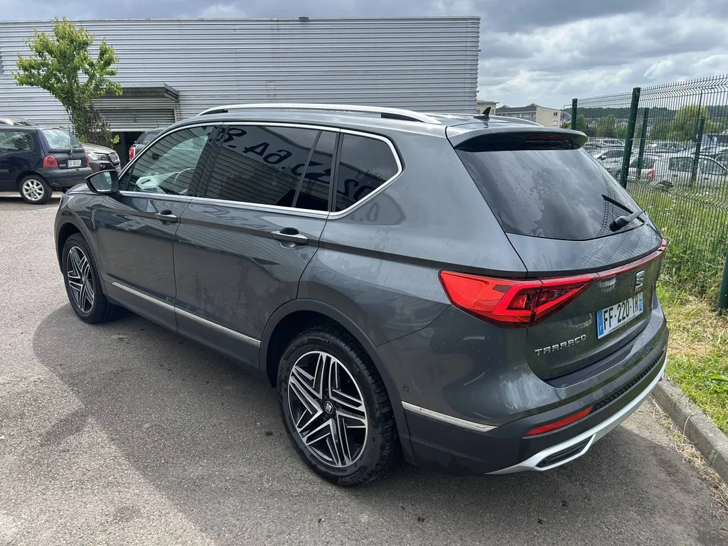 Pose d'un film solaire 3/4 sur un Seat Tarraco dans notre garage situé près de Rouen 76