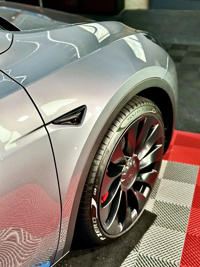 traitement céramique Lyon film de protection carrosserie PPF film plastique carrosserie Tesla model Y Lyon 