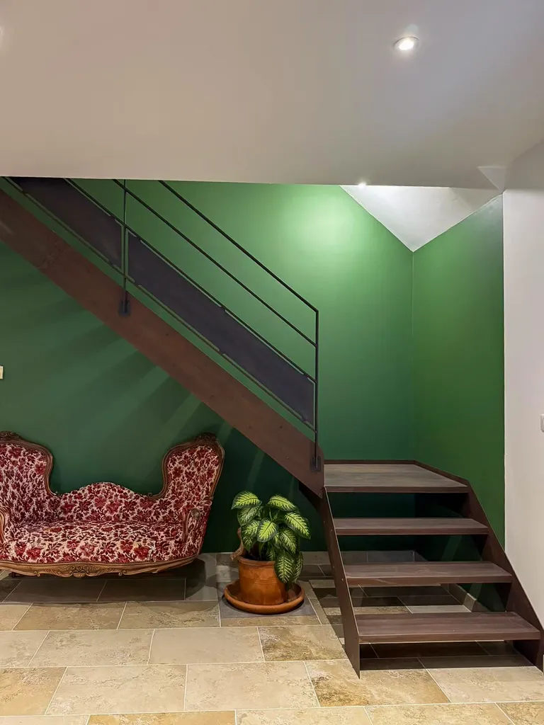 Escalier en métal sur mesure au design contemporain robuste et industriel sur le Plateau ardéchois intérieur habitation