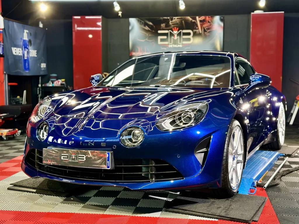 Traitement céramique chez EMB DETAILING protection carosserie spécialiste Alpine A110 sur Lyon
