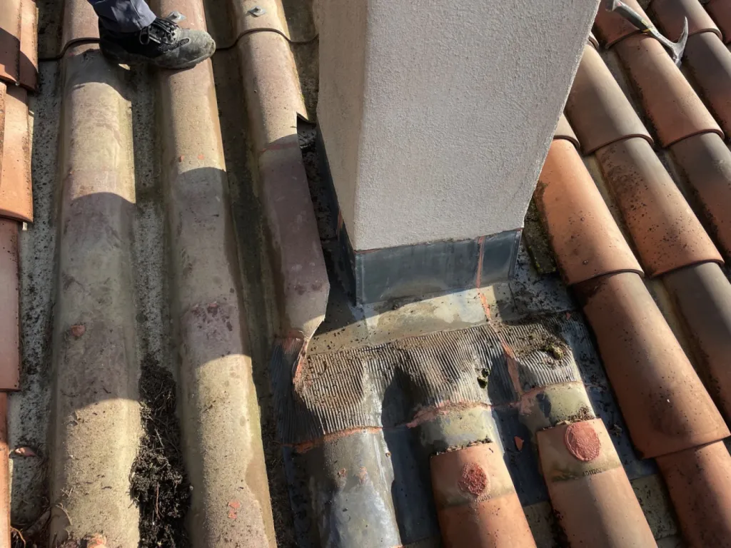 Réfection de tour de Cheminée en plomb d’une maison sur Istres 13800 près de Martigues