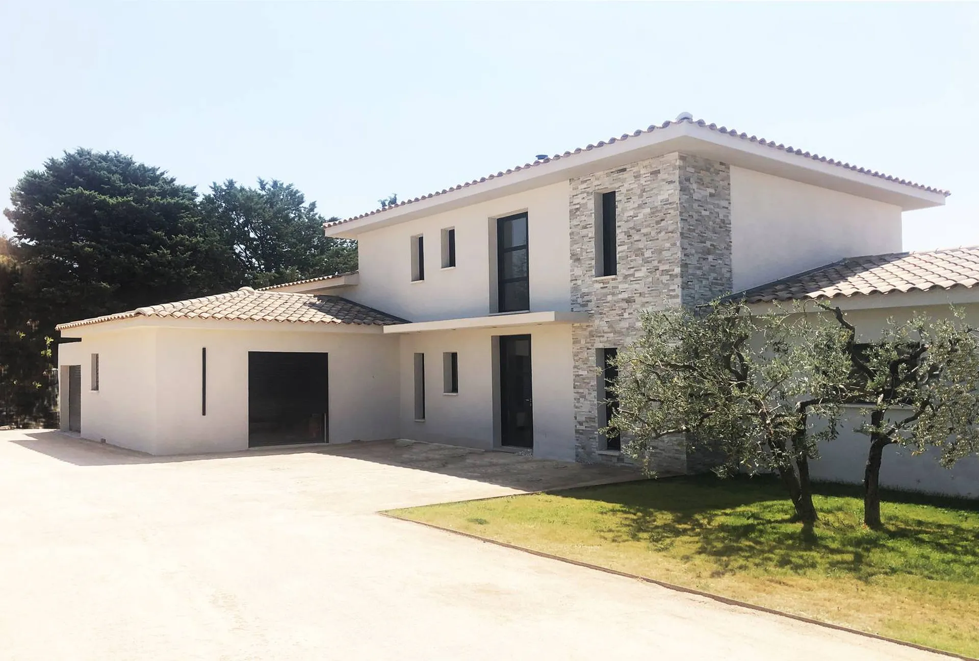 Constructeur de villa contemporaine à Salon de Provence et ses alentours 