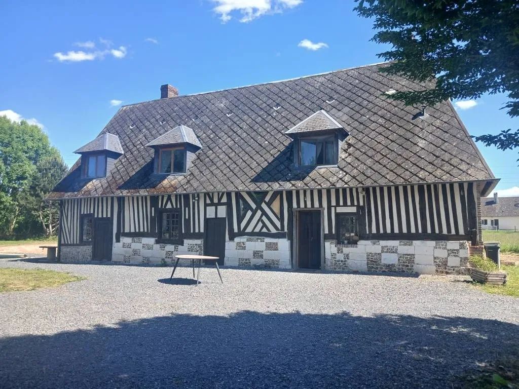 A acquérir, A 10 mn du Bec Hellouin, maison normande avec piscine sur 5592 m² avec dépendancess