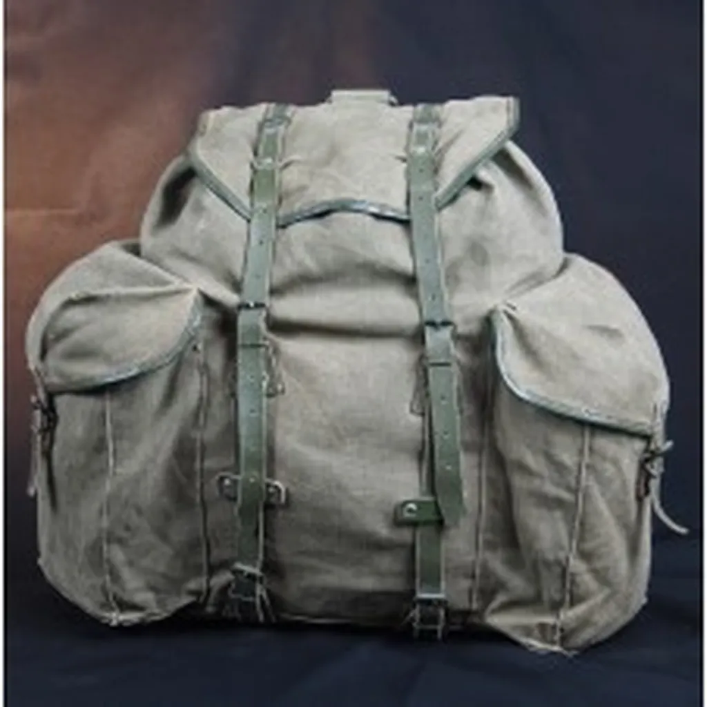 Articles militaires originaux vintage authentiques pièces historiques collection pour passionnés France entière