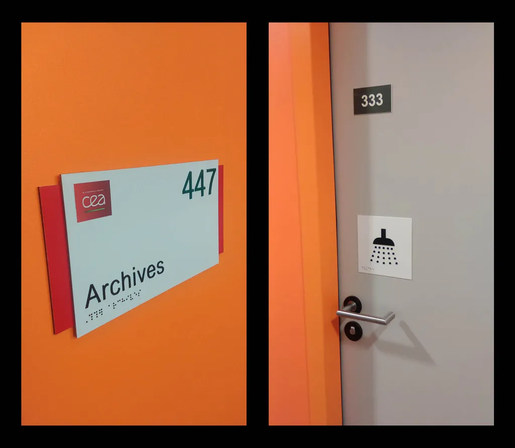 Fabrication et pose de plaque archives en braille pour améliorer l’accessibilité des locaux du CEA de Grenoble en Isère