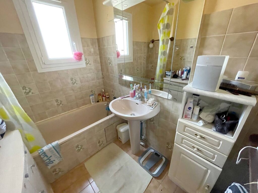 Maison à vendre Carnoux en Provence au calme, sur deux niveaux 